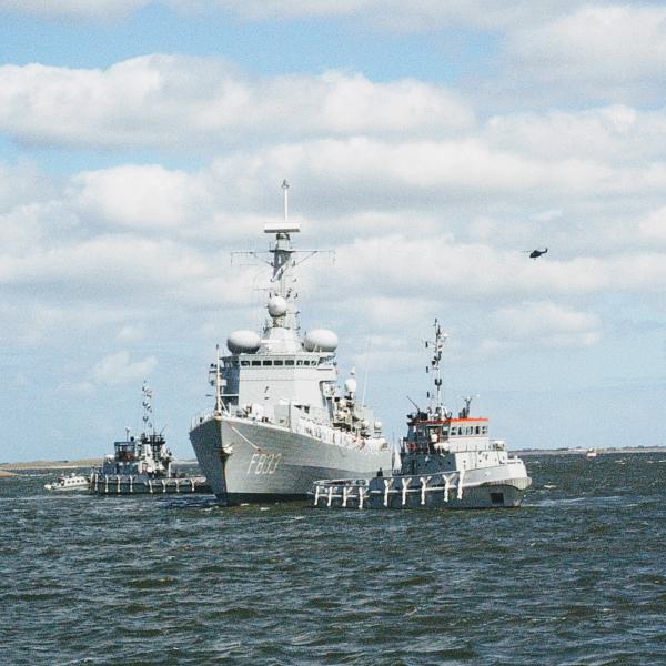 Hr.Ms. Van Nes (F833). Fotograaf Robert Koopman