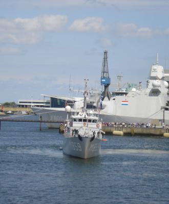 Hr.Ms. Hellevoetsluis (M859)
