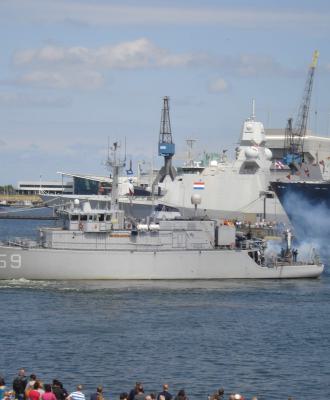 Hr.Ms. Hellevoetsluis (M859)