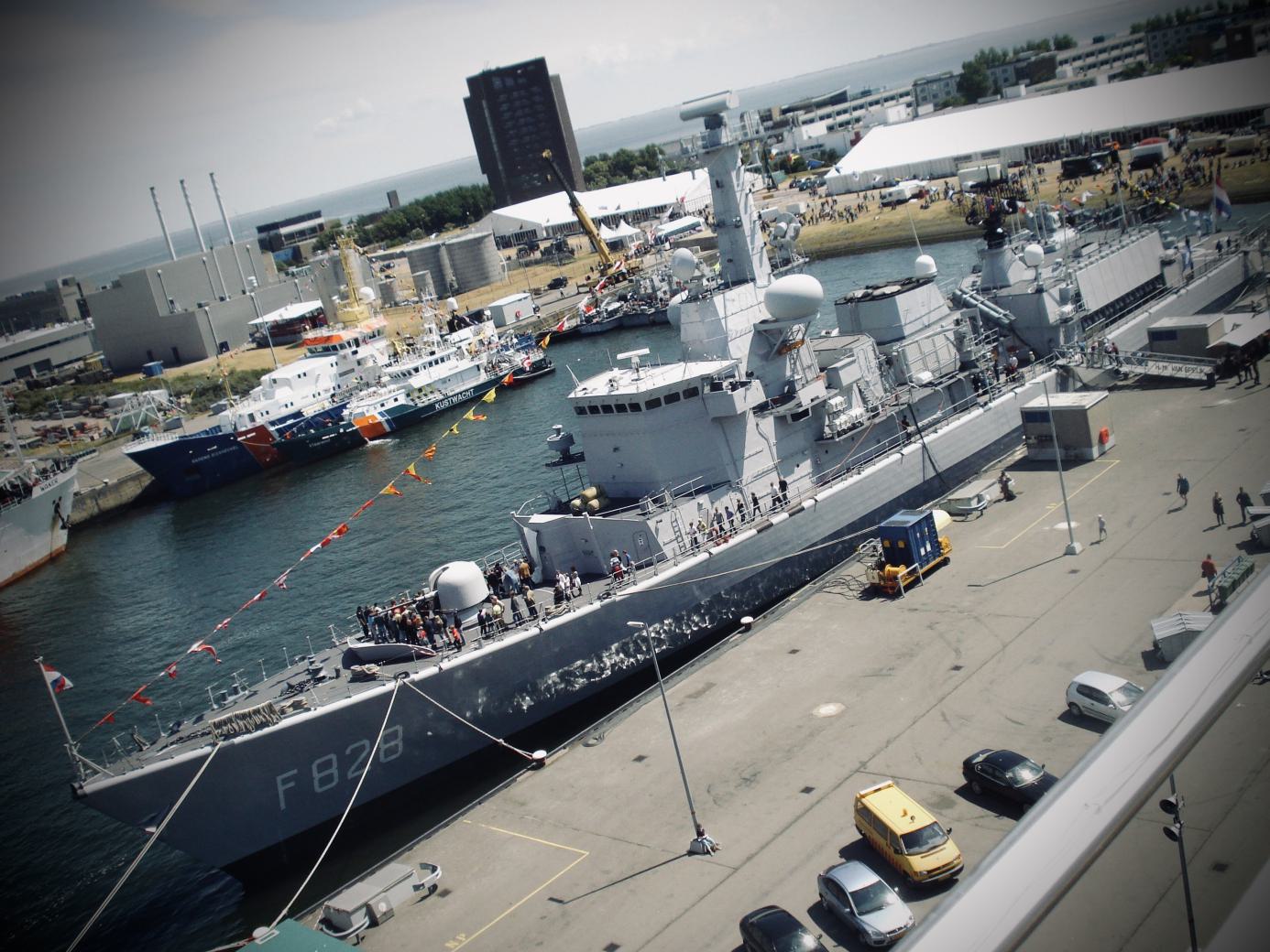 Zr.Ms. Van Speijk (F828). Fotograaf Robert Koopman