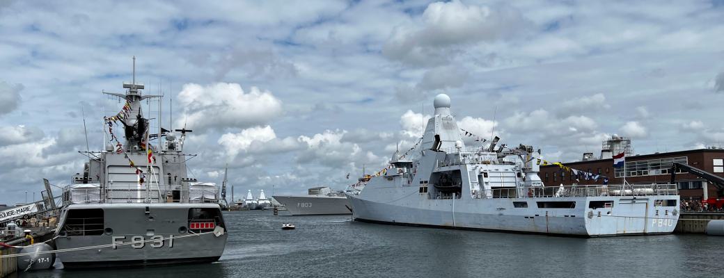 BNS Louise-Marie (F931), ex-Hr.Ms. Willem van der Zaan (F829), en Zr.Ms. Holland (P840)