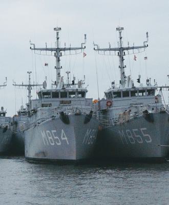 Hr.Ms. Alkmaar (M850, Hr.Ms. Harlingen (M854) en Hr.Ms. Scheveningen (M855)