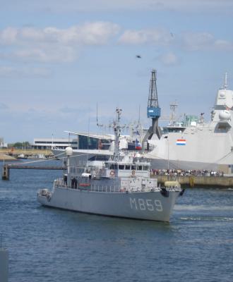 Hr.Ms. Hellevoetsluis (M859)