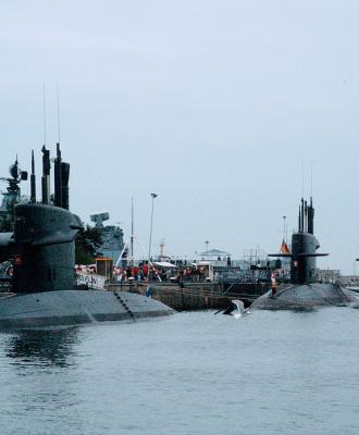Zr.Ms. Dolfijn (S808), Zr.Ms. Bruinvis (S810) en Zr.Ms. Zeeleeuw (S803)